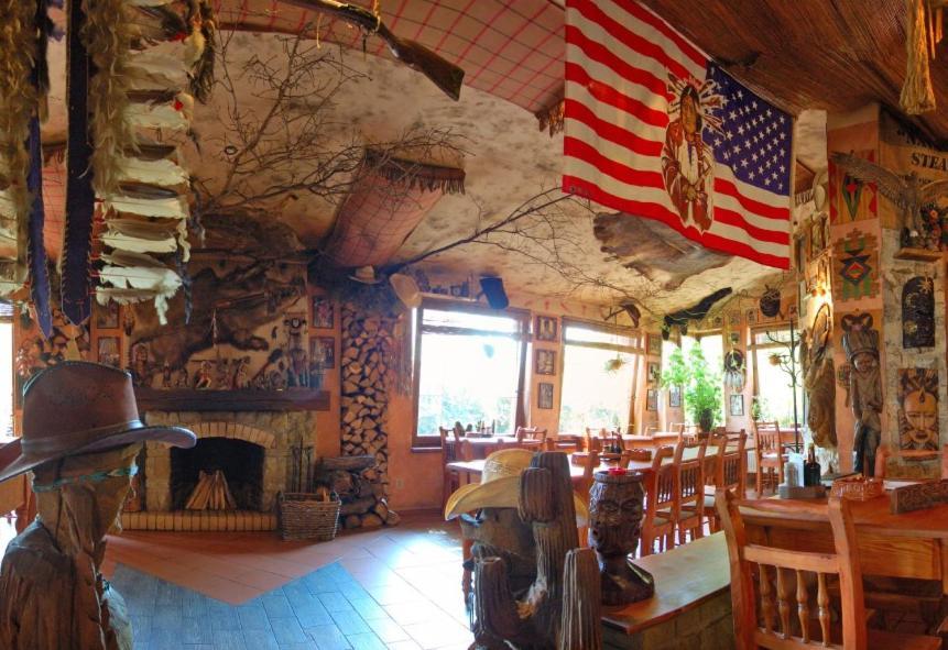 Restaurant A Penzion Steak Station パルドゥビツェ エクステリア 写真
