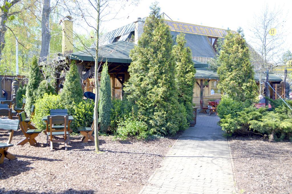 Restaurant A Penzion Steak Station パルドゥビツェ エクステリア 写真