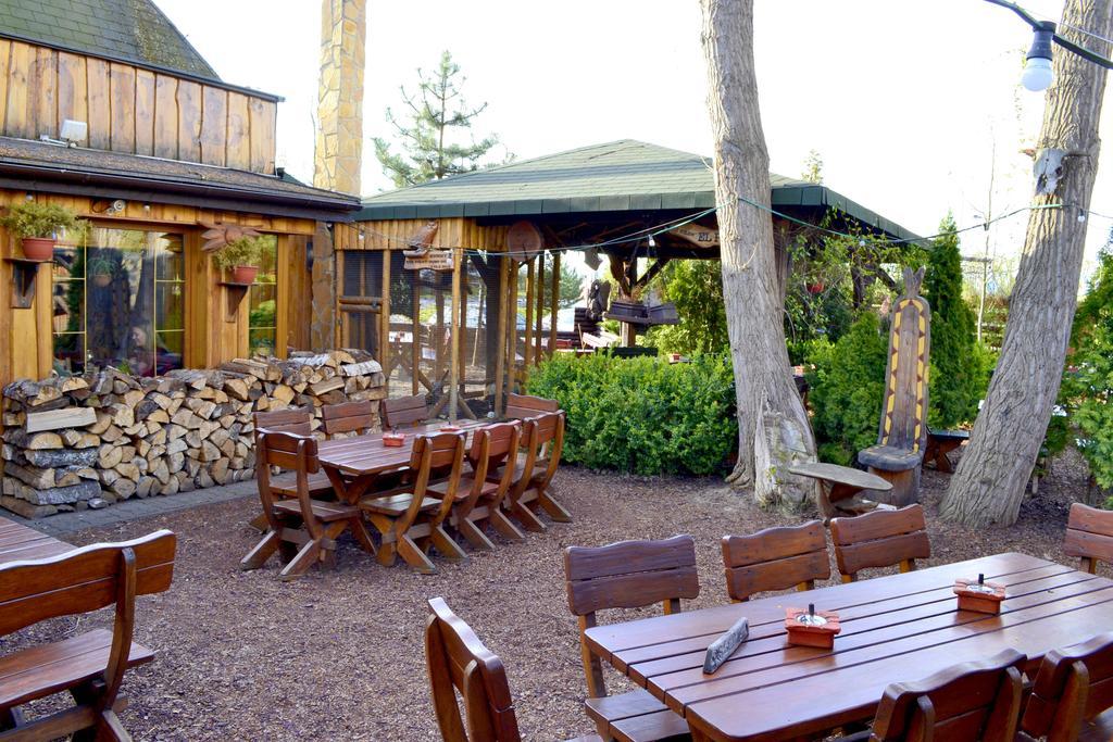Restaurant A Penzion Steak Station パルドゥビツェ エクステリア 写真