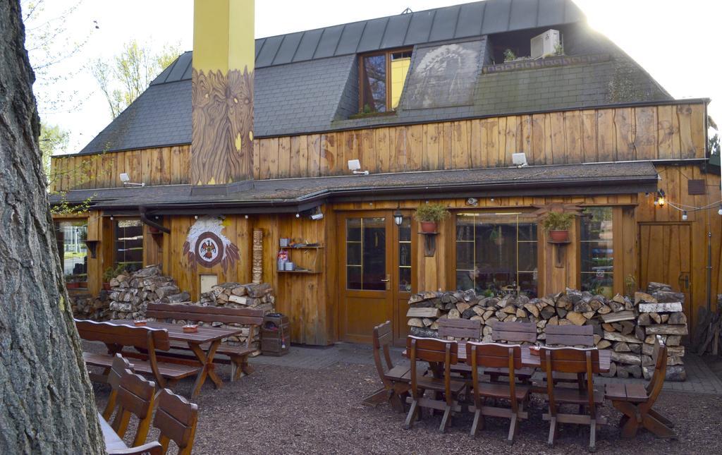Restaurant A Penzion Steak Station パルドゥビツェ エクステリア 写真